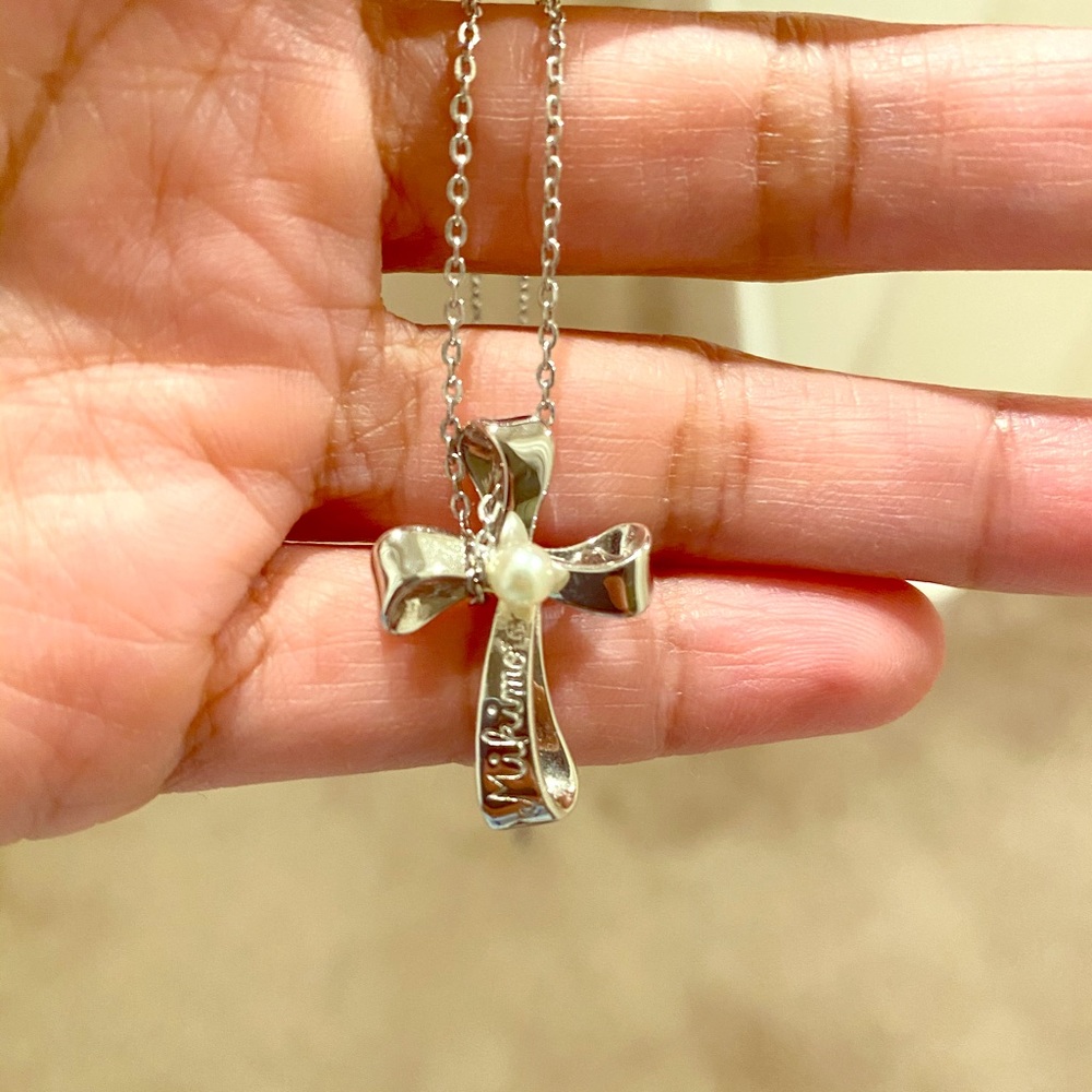 Mikimito Cross necklace